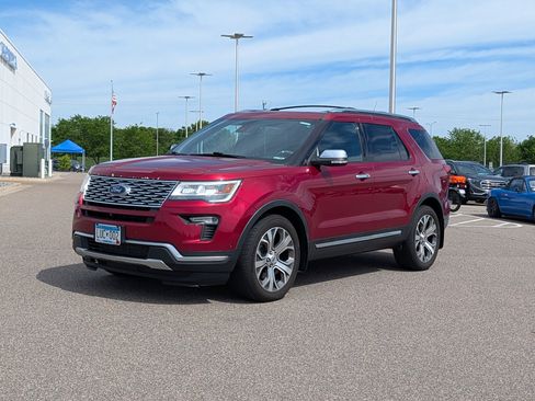 Used 2018 Ford Explorer Platinum AWD/4WD image 2