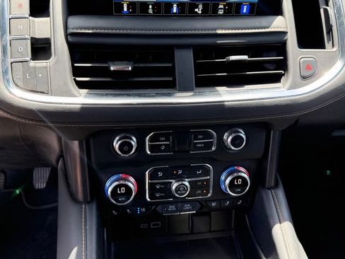 Used 2024 GMC Yukon XL AT4 w/ Technology Package AWD/4WD image 19