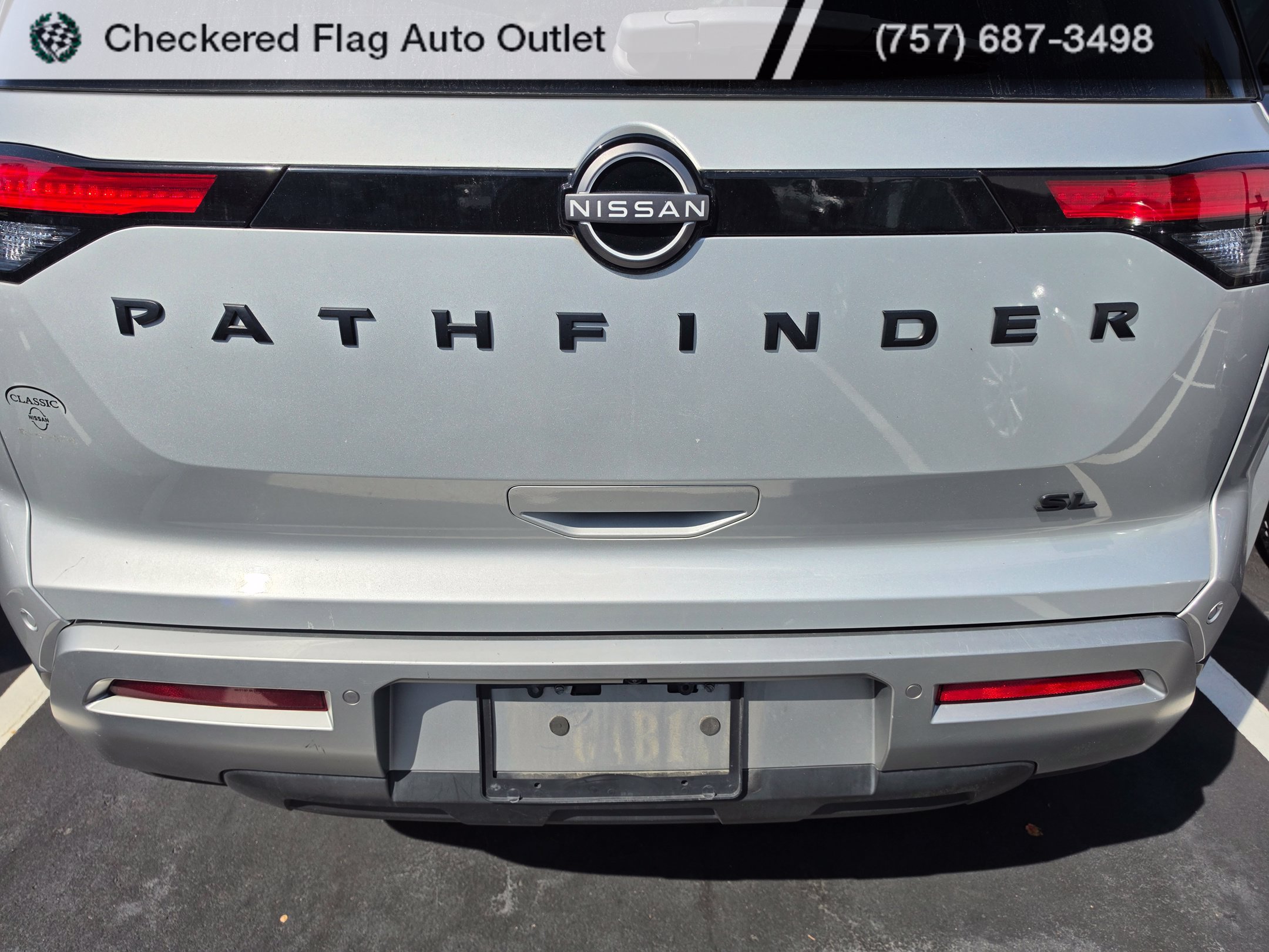 Used 2022 Nissan Pathfinder SL w/ SL Black Package FWD image 7