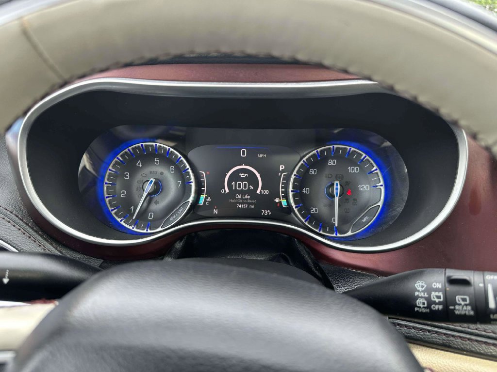 Used 2020 Chrysler Pacifica Limited w/ Advanced Safetytec Group FWD image 24