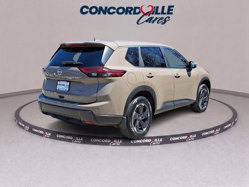 Used 2025 Nissan Rogue SV AWD/4WD image 6