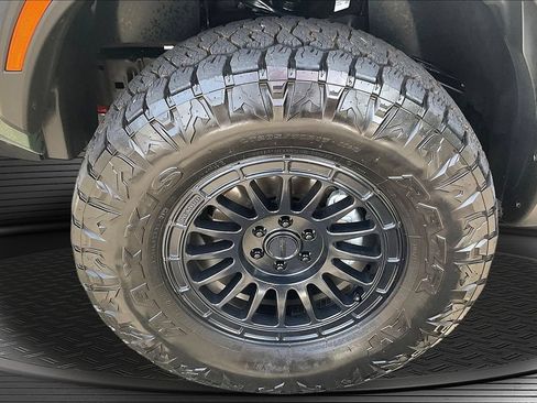 Used 2023 Nissan Frontier PRO-4X w/ Pro Convenience Package AWD/4WD image 32