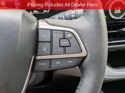 Used 2026 Toyota Highlander Limited AWD/4WD image 29