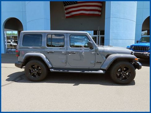 Used 2023 Jeep Wrangler Unlimited Sahara AWD/4WD image 2
