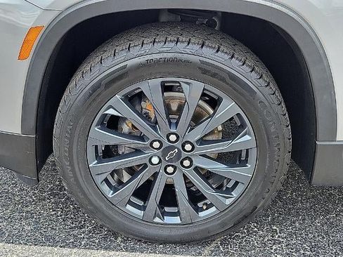 Used 2023 Chevrolet Traverse RS FWD image 13
