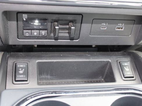 Used 2022 Nissan Titan SV w/ SV Convenience Package image 10