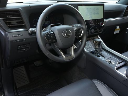 Used 2026 Lexus GX 550 w/ Cold Area Package AWD/4WD image 8