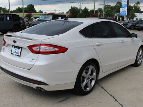 Used 2015 Ford Fusion SE w/ Equipment Group 201A FWD image 5
