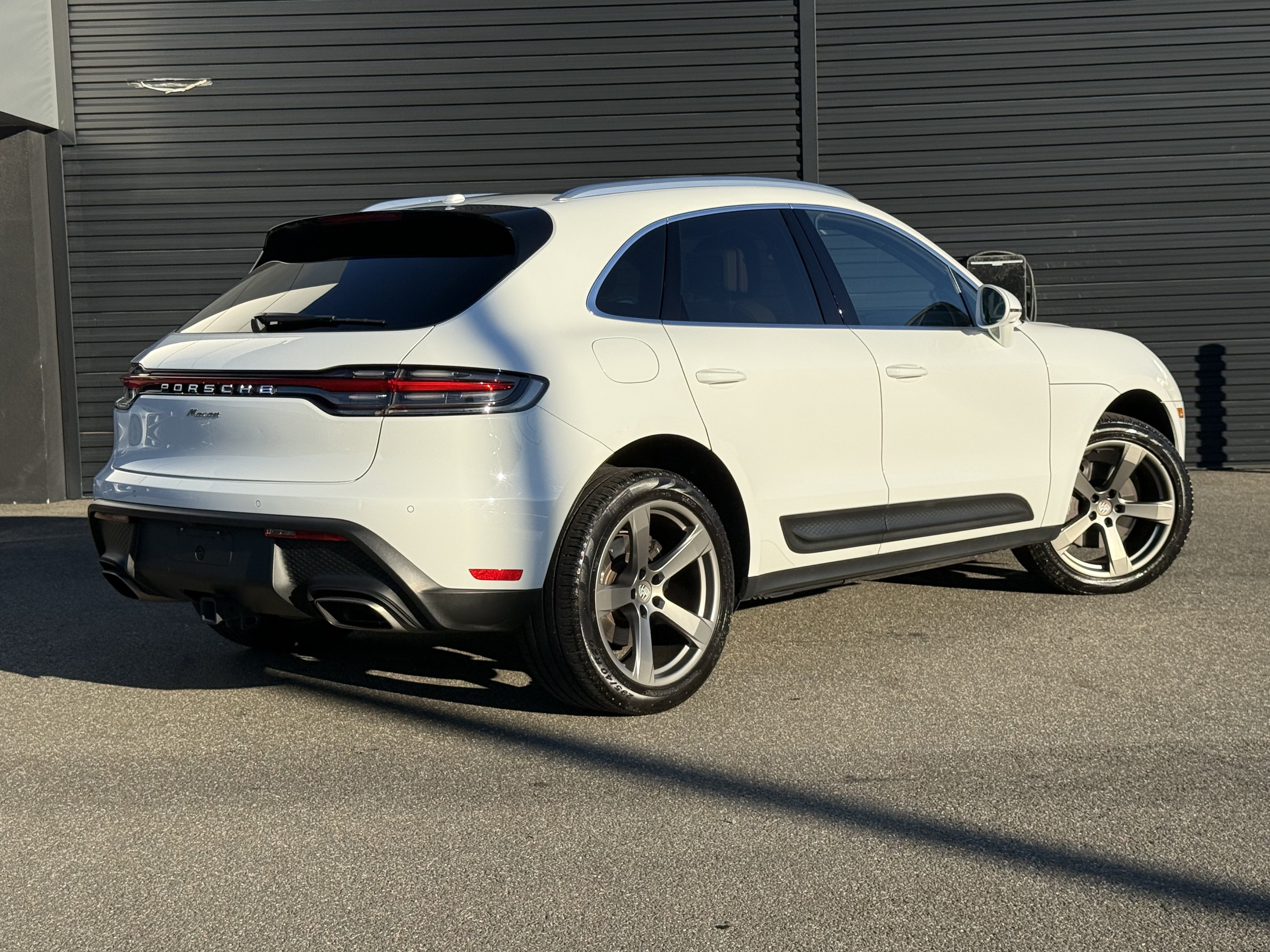 Certified 2023 Porsche Macan AWD/4WD image 10
