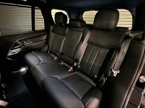 New 2026 Land Rover Range Rover SE image 9