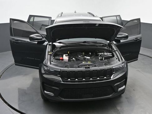 Used 2023 Jeep Grand Cherokee Altitude AWD/4WD image 59