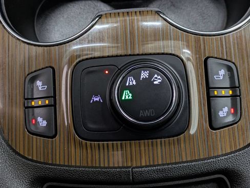 Used 2023 GMC Acadia SLE w/ Driver Convenience Package AWD/4WD image 7