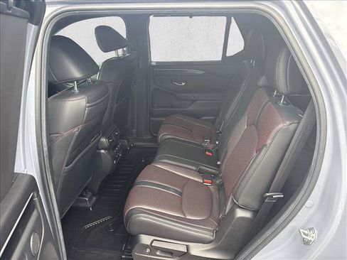 Used 2025 Honda Pilot Black Edition image 18