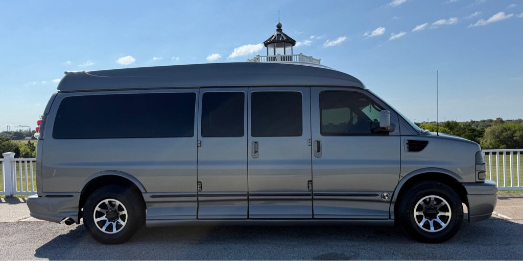 Used 2013 Chevrolet Express 2500 Extended RWD image 4