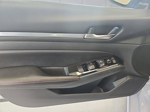Used 2024 Nissan Altima 2.5 SR image 12