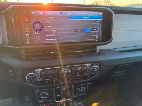 Used 2025 Jeep Wrangler Willys AWD/4WD image 15