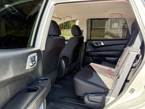 Used 2020 Nissan Pathfinder S FWD image 7