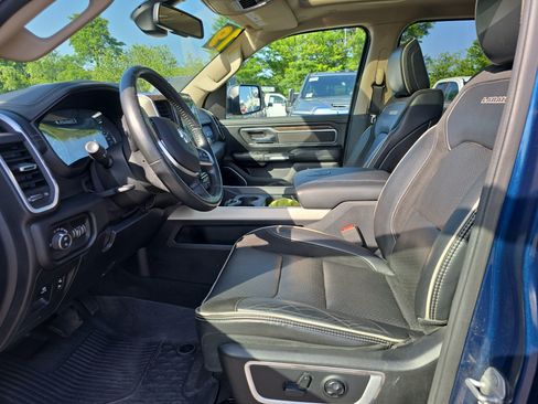 Used 2019 RAM 1500 Laramie AWD/4WD image 13