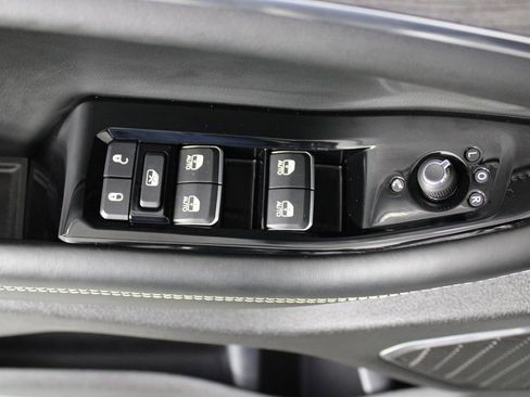 Used 2025 Jeep Grand Cherokee Overland w/ Adv Protech Group III image 23