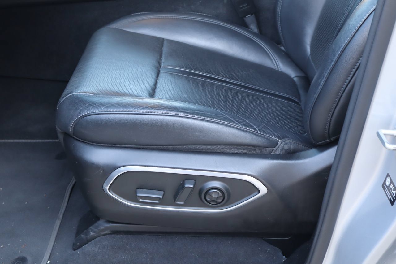 Used 2024 Jeep Wagoneer L Series II w/ Flexible Seating Group AWD/4WD image 15
