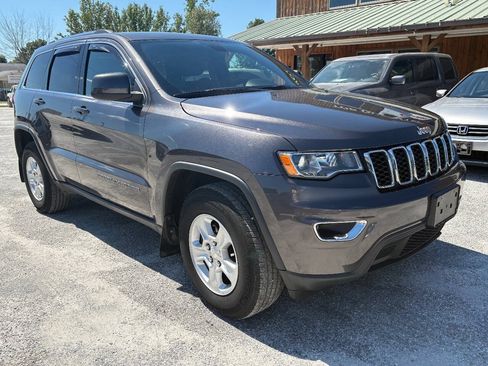 Used 2017 Jeep Grand Cherokee Laredo w/ Quick Order Package 23E AWD/4WD image 3
