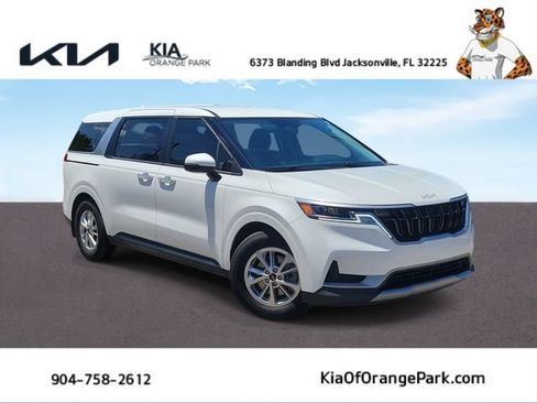 Used 2024 Kia Carnival LX FWD image 1