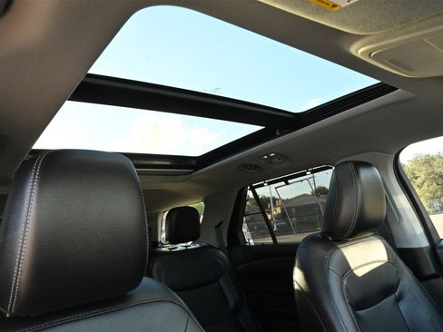 Used 2021 Ford Explorer Limited w/ Equipment Group 301A image 27