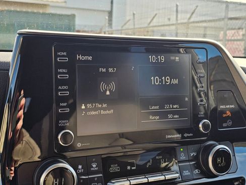 Used 2021 Toyota Highlander LE image 22