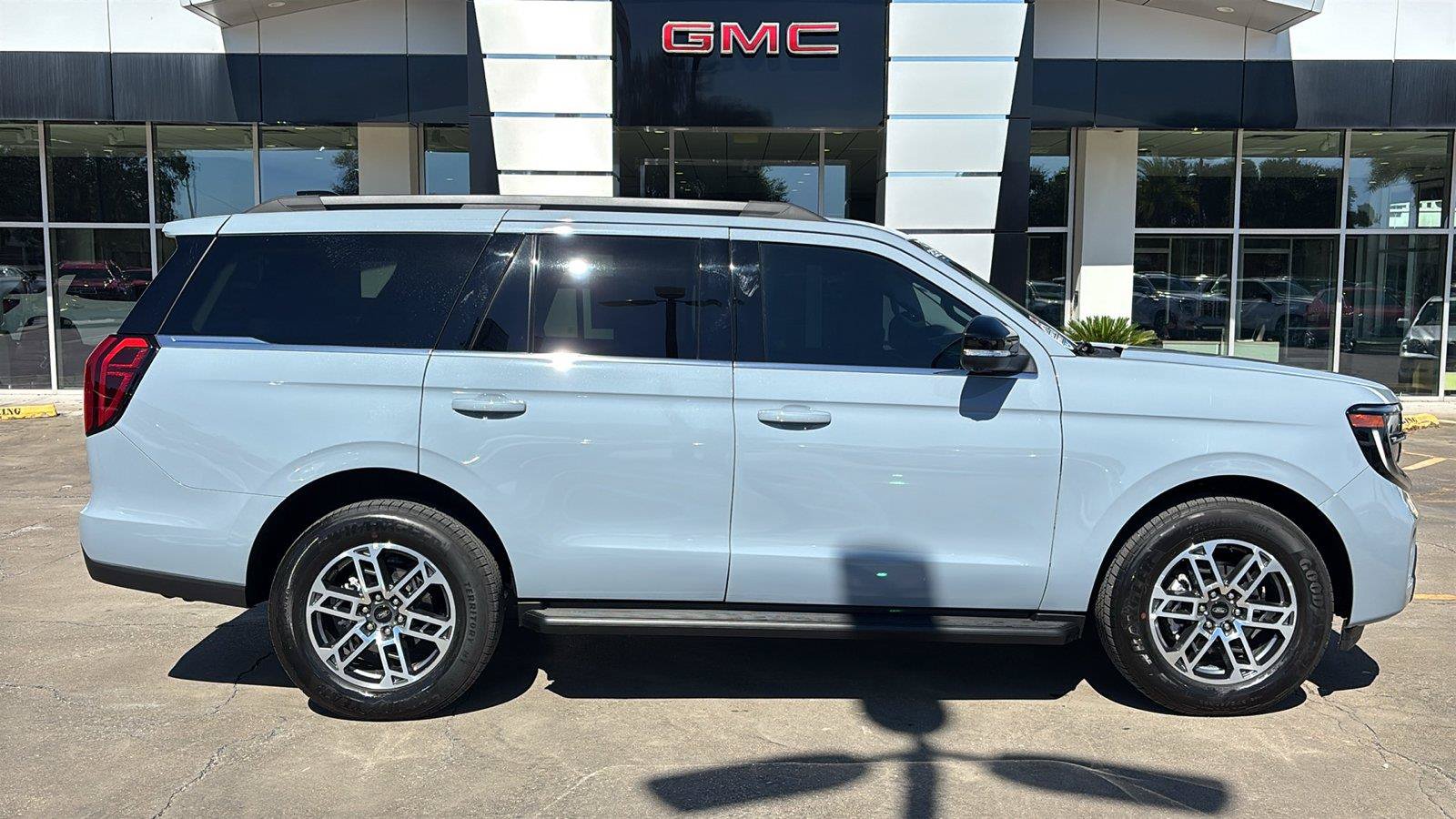 Used 2026 Ford Expedition Active RWD image 8