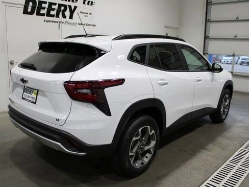 New 2026 Chevrolet Trax LT w/ Driver Confidence Package FWD image 25