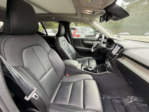 Used 2023 Volvo XC40 B5 Plus w/ Climate Package AWD/4WD image 14