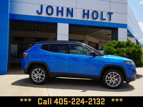 Used 2025 Jeep Compass Limited AWD/4WD image 10