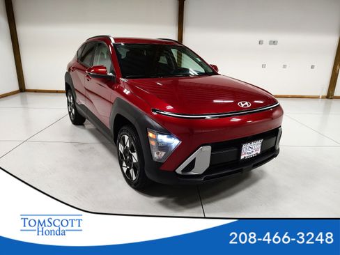 Used 2025 Hyundai Kona SEL image 1