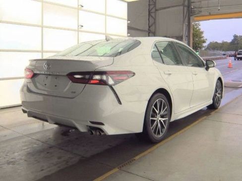 Used 2023 Toyota Camry SE FWD image 4
