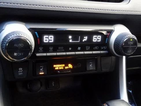 Used 2020 Toyota RAV4 Limited image 33