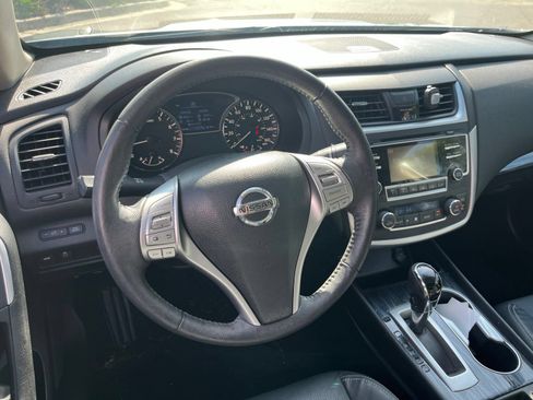 Used 2016 Nissan Altima 2.5 SL w/ Moonroof Package FWD image 14