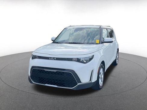 Used 2025 Kia Soul LX w/ LX Technology Package image 4