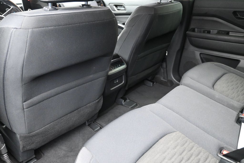Used 2024 Nissan Pathfinder SV FWD image 19