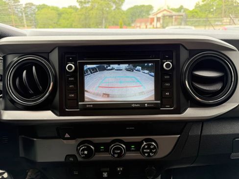 Used 2019 Toyota Tacoma SR5 RWD image 19