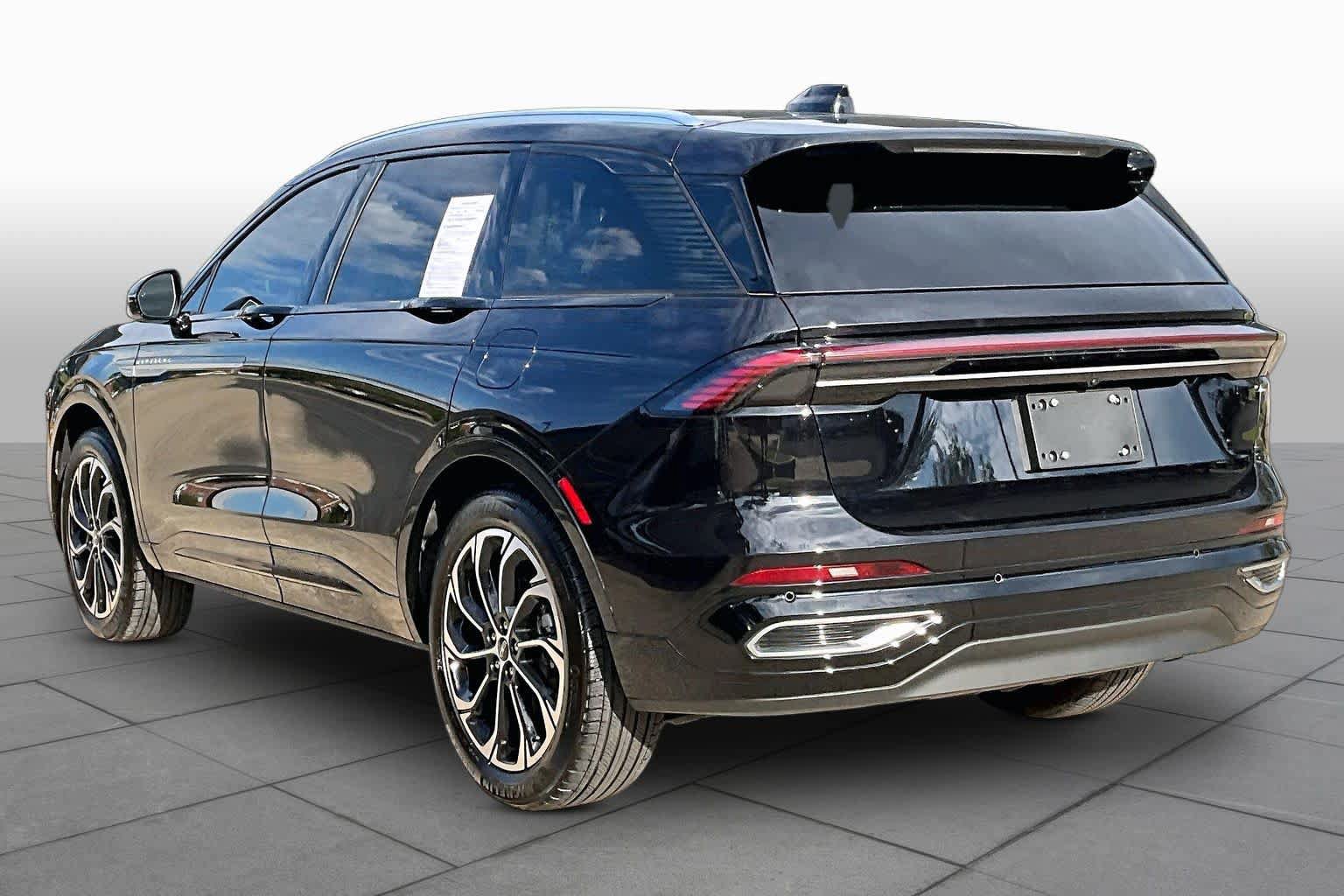 Used 2025 Lincoln Nautilus Reserve AWD/4WD image 12