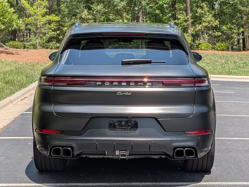 Certified 2025 Porsche Cayenne Turbo AWD/4WD image 29
