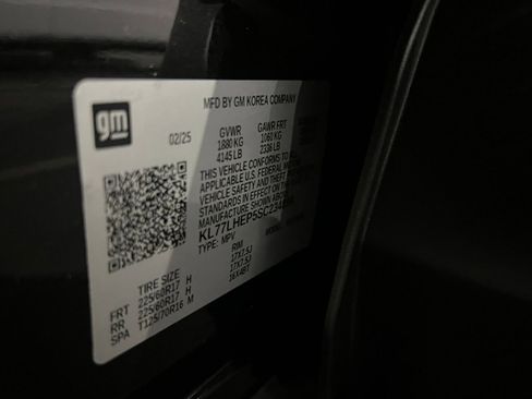 Used 2025 Chevrolet Trax LT w/ LT Convenience Package image 29