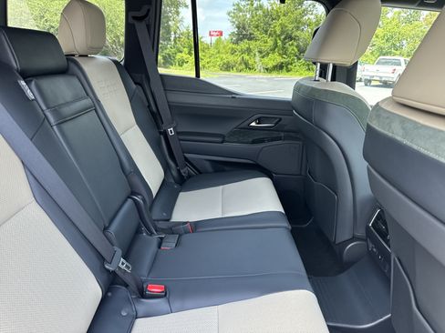 Used 2026 Lexus GX 550 AWD/4WD image 30