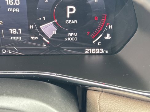 Used 2024 GMC Canyon Denali AWD/4WD image 22