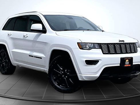Used 2020 Jeep Grand Cherokee Altitude AWD/4WD image 22