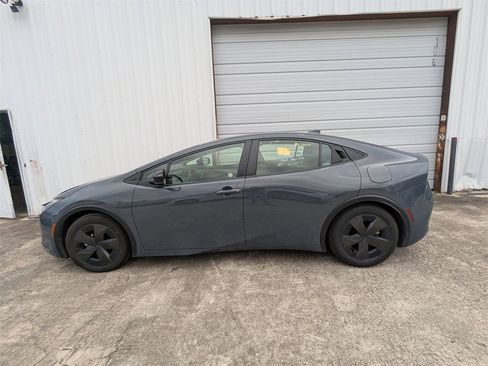 Used 2025 Toyota Prius LE image 6