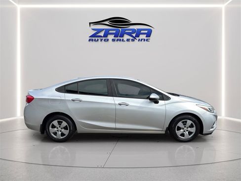Used 2017 Chevrolet Cruze LS FWD image 8