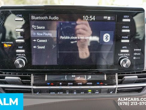 Used 2024 Toyota Sienna XLE image 41