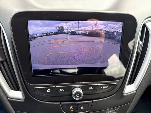 Used 2022 Chevrolet Malibu LT FWD image 25