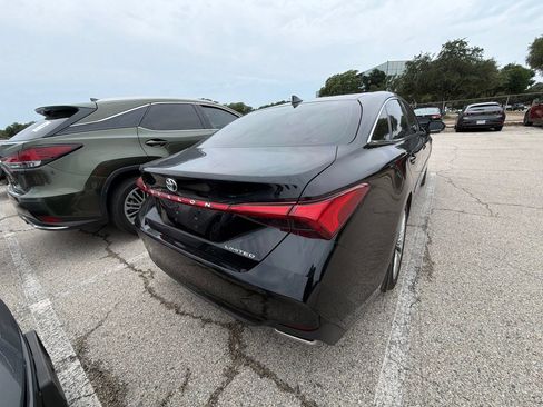 Used 2019 Toyota Avalon Limited FWD image 6